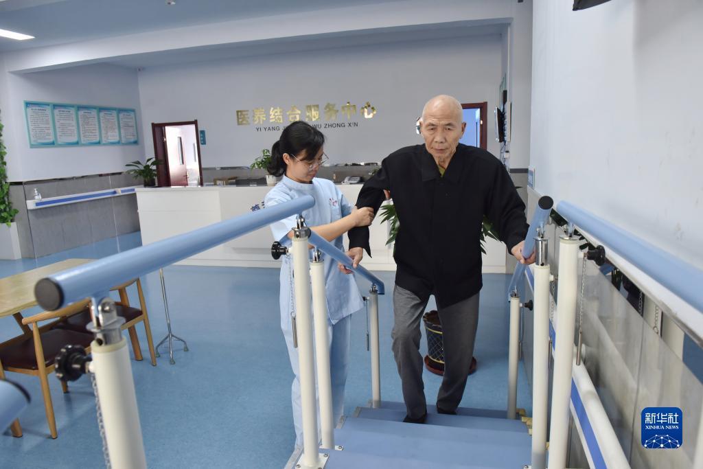 澳门梭哈王何谐